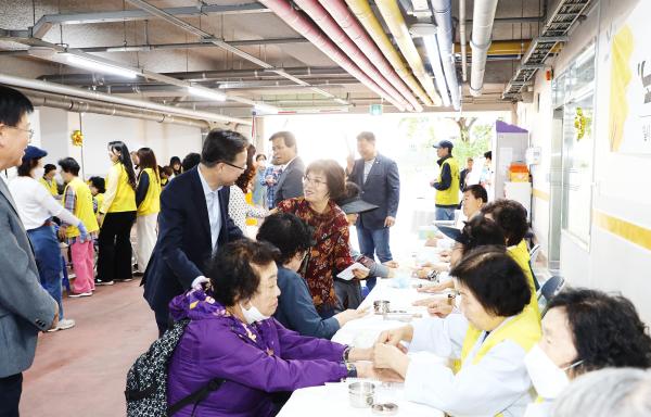 금천호암노인종합복지관 노인의 날 행사 의 사진3