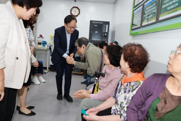 금천호암노인종합복지관 노인의 날 행사 의 사진37