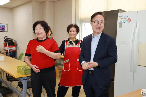 금천호암노인종합복지관 노인의 날 행사 의 사진40