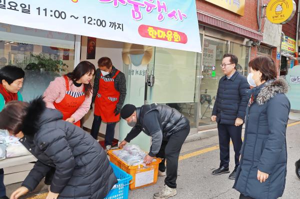 사랑나눔봉사단 한마음회 저소득 어르신 도시락 지원 행사 의 사진3