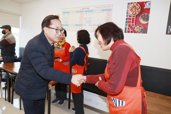사랑나눔봉사단 한마음회 저소득 어르신 도시락 지원 행사 의 사진7