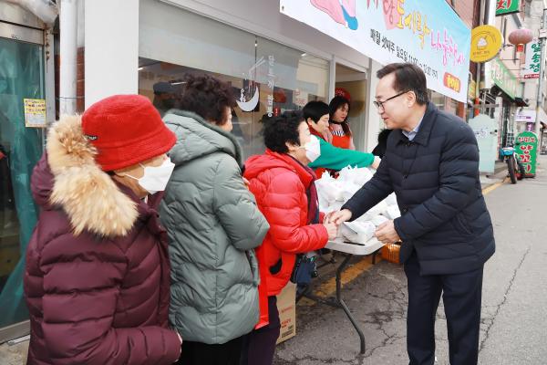 사랑나눔봉사단 한마음회 저소득 어르신 도시락 지원 행사 의 사진9