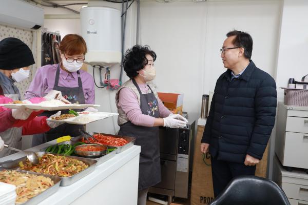안수인밥퍼공동체 저소득 어르신 급식지원 현장 방문 의 사진7