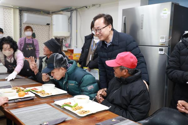 안수인밥퍼공동체 저소득 어르신 급식지원 현장 방문 의 사진12