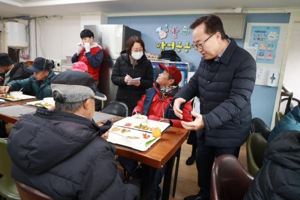 안수인밥퍼공동체 저소득 어르신 급식지원 현장 방문 의 사진15