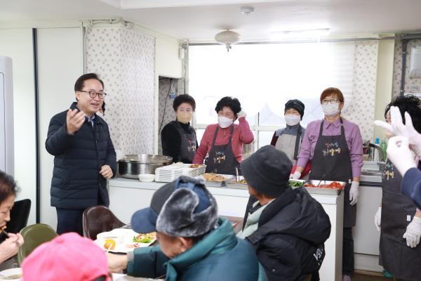 안수인밥퍼공동체 저소득 어르신 급식지원 현장 방문 의 사진17