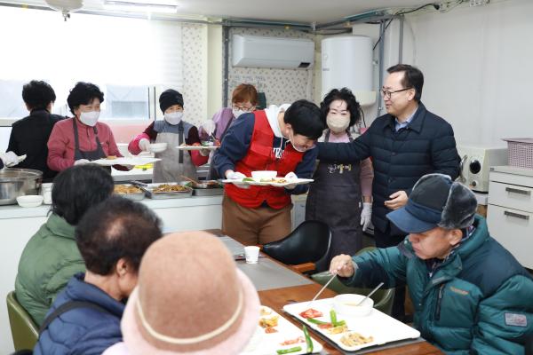 안수인밥퍼공동체 저소득 어르신 급식지원 현장 방문 의 사진22