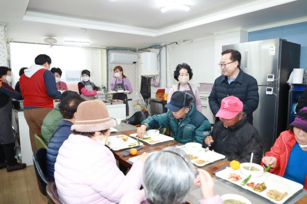 안수인밥퍼공동체 저소득 어르신 급식지원 현장 방문 의 사진24