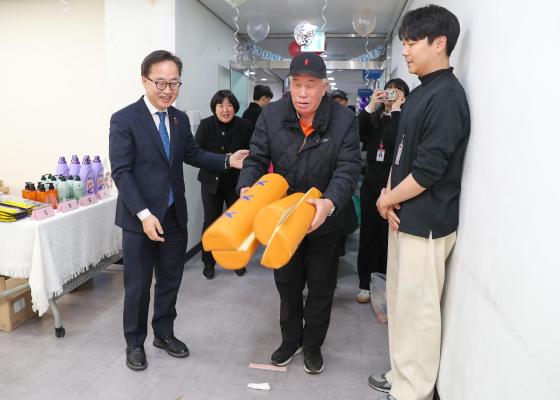 금천호암노인종합복지관 설맞이 행사 의 사진2