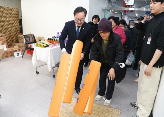 금천호암노인종합복지관 설맞이 행사 의 사진4