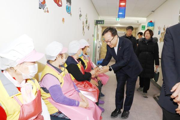 금천한내어르신복지센터 설 맞이 행사 의 사진3