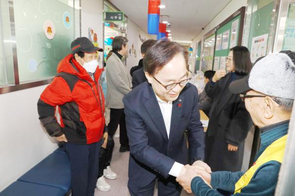 금천한내어르신복지센터 설 맞이 행사 의 사진7
