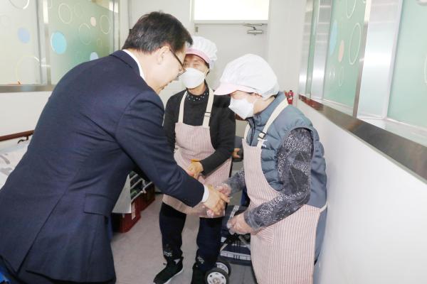금천한내어르신복지센터 설 맞이 행사 의 사진9