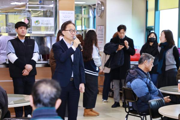 2025년 금천누리종합사회복지관 설맞이 특식 지원 행사 의 사진9