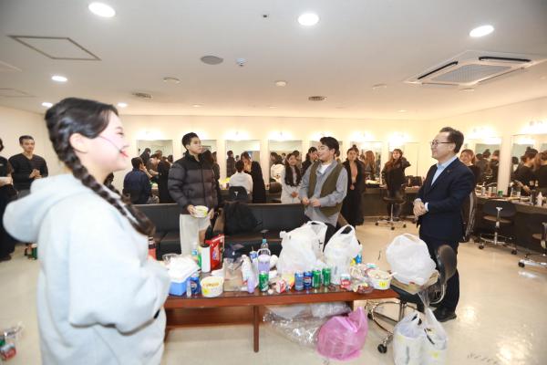 뮤지컬 영웅 출연진 격려 의 사진4