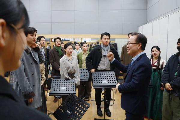 뮤지컬 영웅 출연진 격려 의 사진