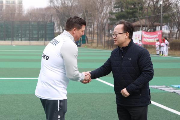 독일 슈투트가르트 유소년축구캠프 격려방문 의 사진4