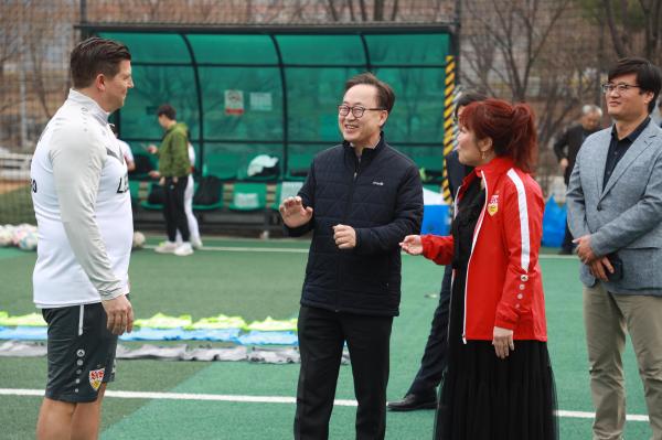 독일 슈투트가르트 유소년축구캠프 격려방문 의 사진10
