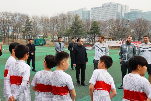 독일 슈투트가르트 유소년축구캠프 격려방문 의 사진25