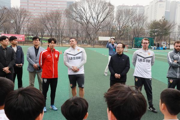 독일 슈투트가르트 유소년축구캠프 격려방문 의 사진30