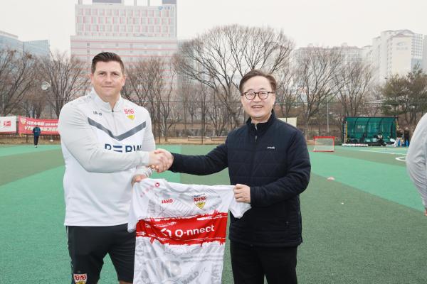 독일 슈투트가르트 유소년축구캠프 격려방문 의 사진38