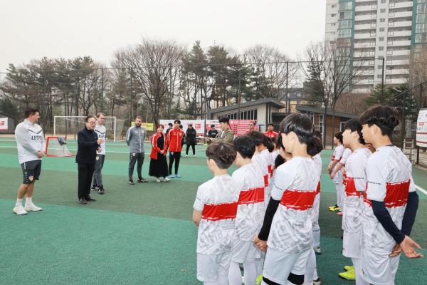 독일 슈투트가르트 유소년축구캠프 격려방문 의 사진40