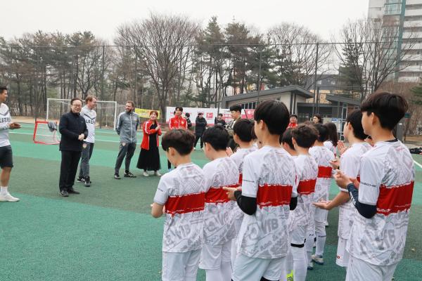 독일 슈투트가르트 유소년축구캠프 격려방문 의 사진41