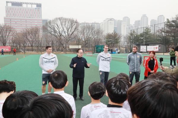 독일 슈투트가르트 유소년축구캠프 격려방문 의 사진43