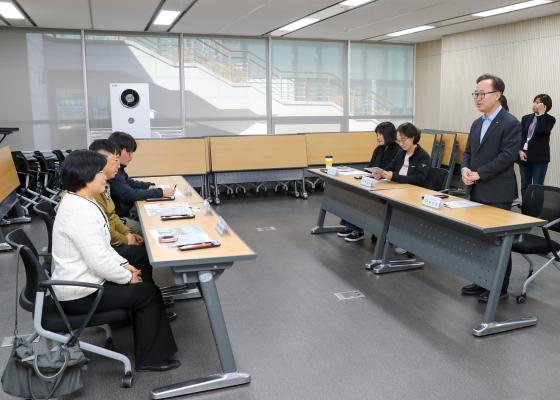소식지 편집위원회 신규위원 위촉장 수여식 의 사진10