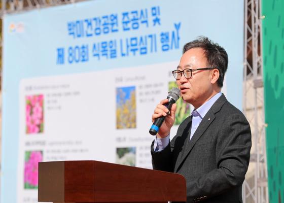 박미건강공원 준공식 및 제80회 식목일 나무심기 행사 의 사진28