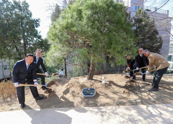 박미건강공원 준공식 및 제80회 식목일 나무심기 행사 의 사진47