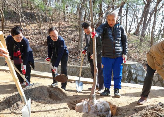 박미건강공원 준공식 및 제80회 식목일 나무심기 행사 의 사진49