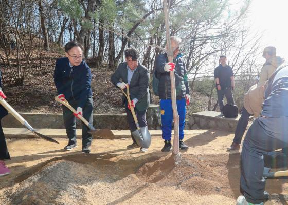 박미건강공원 준공식 및 제80회 식목일 나무심기 행사 의 사진51