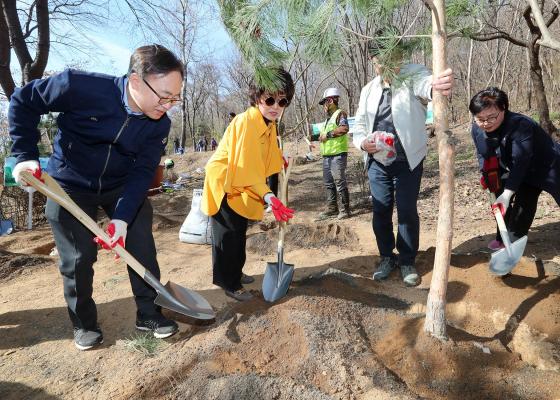 박미건강공원 준공식 및 제80회 식목일 나무심기 행사 의 사진54