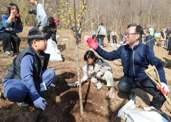 박미건강공원 준공식 및 제80회 식목일 나무심기 행사 의 사진60