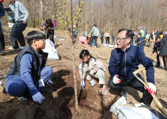 박미건강공원 준공식 및 제80회 식목일 나무심기 행사 의 사진61