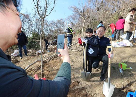 박미건강공원 준공식 및 제80회 식목일 나무심기 행사 의 사진67