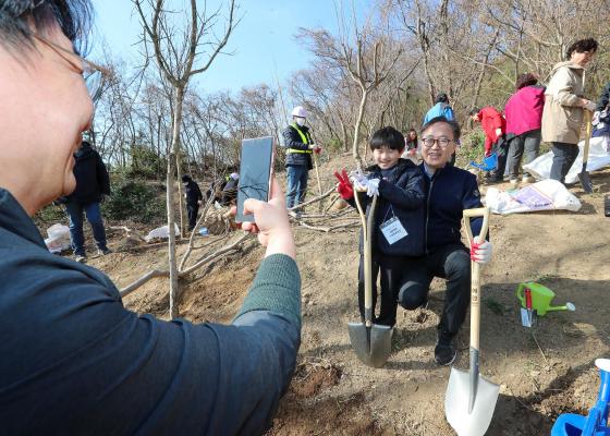 박미건강공원 준공식 및 제80회 식목일 나무심기 행사 의 사진68