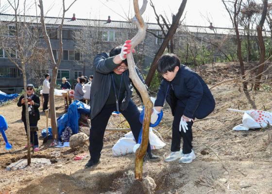 박미건강공원 준공식 및 제80회 식목일 나무심기 행사 의 사진70