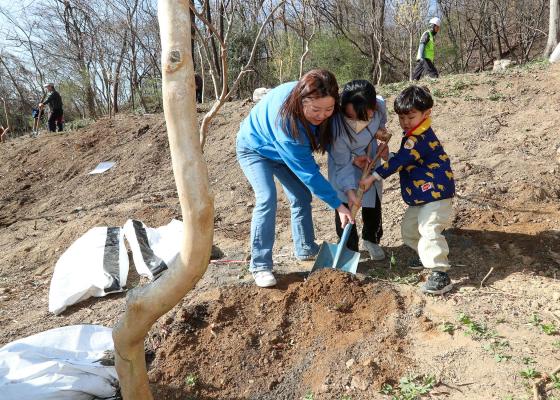 박미건강공원 준공식 및 제80회 식목일 나무심기 행사 의 사진72