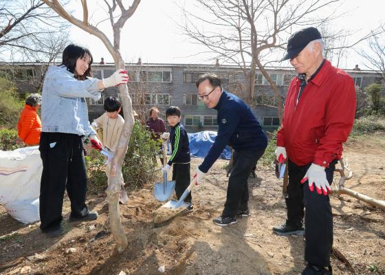 박미건강공원 준공식 및 제80회 식목일 나무심기 행사 의 사진80