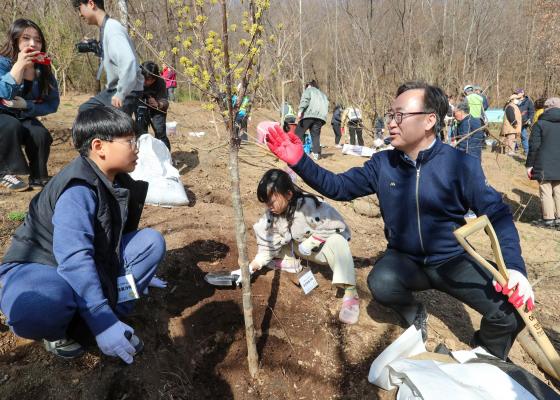 박미건강공원 준공식 및 제80회 식목일 나무심기 행사 의 사진81