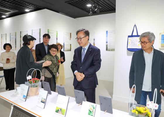 금천문인협회 회원 시화전 의 사진8