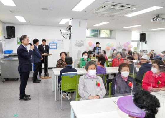 금천호암노인종합복지관 어버이날 행사 의 사진10