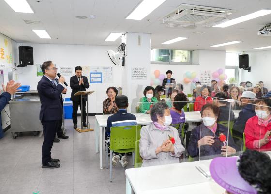 금천호암노인종합복지관 어버이날 행사 의 사진11
