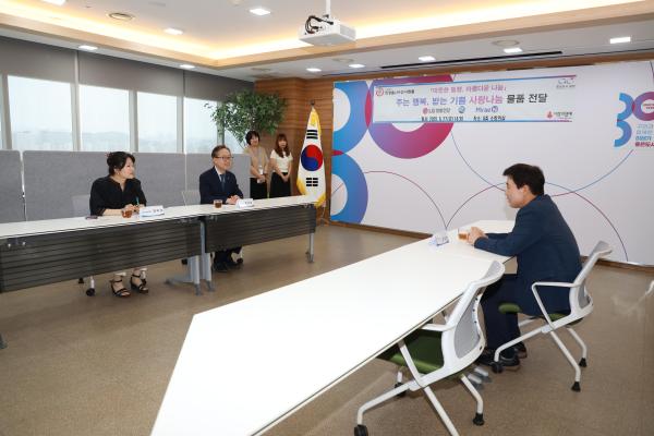 희망을 나누는 사람들 이웃돕기 성품 전달식 의 사진