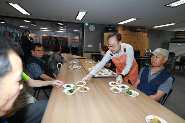 독산1동 주민자치회 '기억에 남을 나의 생일상' 행사 의 사진