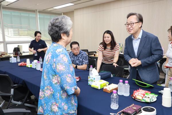롯데이노베이트와 함께하는 _AI 청춘인생네컷 촬영_ 대표사진