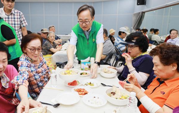 시흥5동 새마을부녀회 _사랑의 삼계탕 나누기_ 대표사진