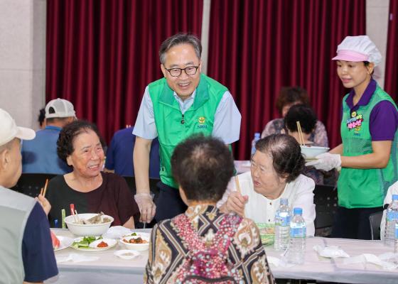 독산3동 새마을부녀회 '사랑의 삼계탕 나누기' 의 사진